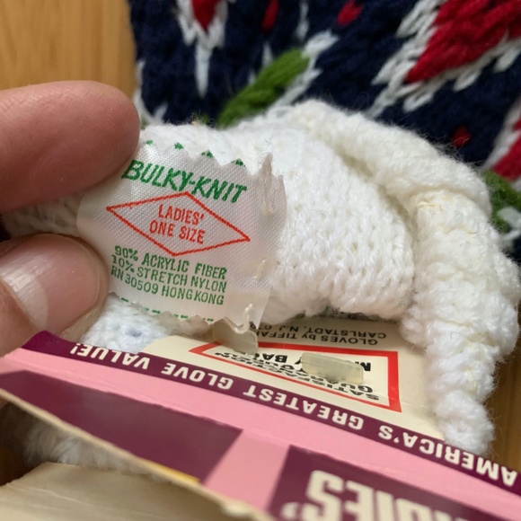 Vintage 1970s Blue Green Red White Bulky Knit Tiffani Mittens Winter Gloves - Picture 6 of 14